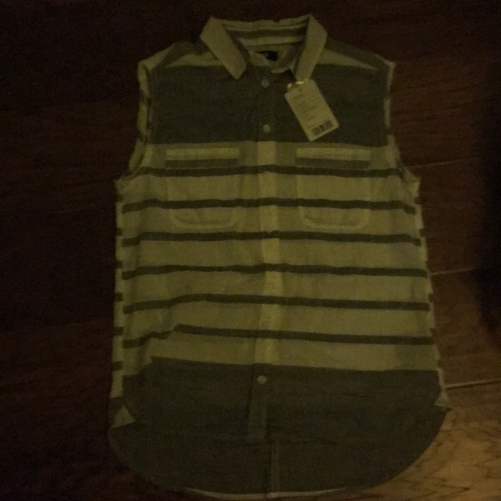 BDG sleeveless button down top